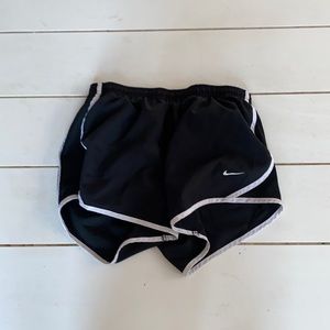 Girls medium nike athletic shorts